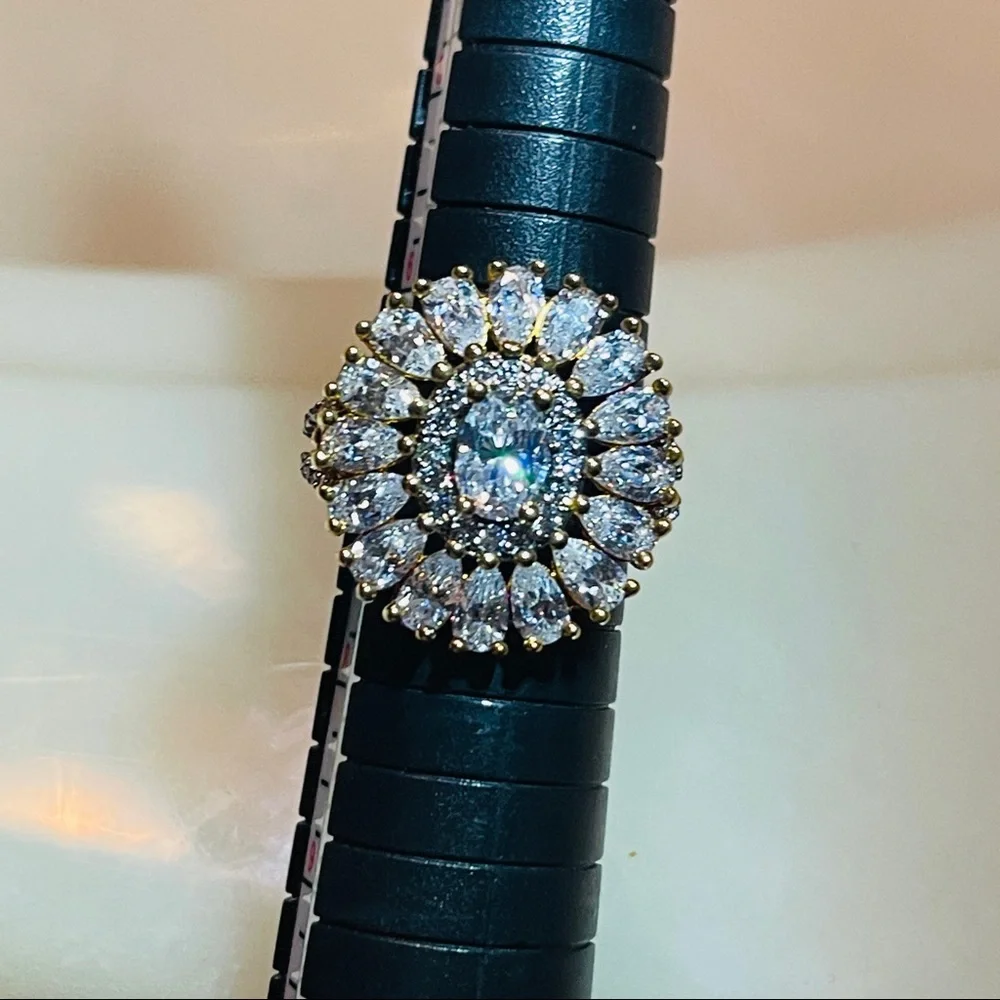 🌺Beautiful PAJ OZ GP. 925 Sterling Silver White Topaz Dinner Ring! - Picture 10 of 16